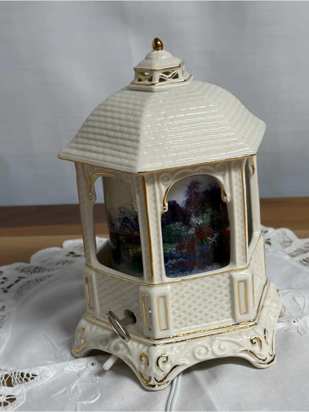 Thomas Kinkade Light Home & Heart Make A Wish Cottage Lighted Gazebo Music Box